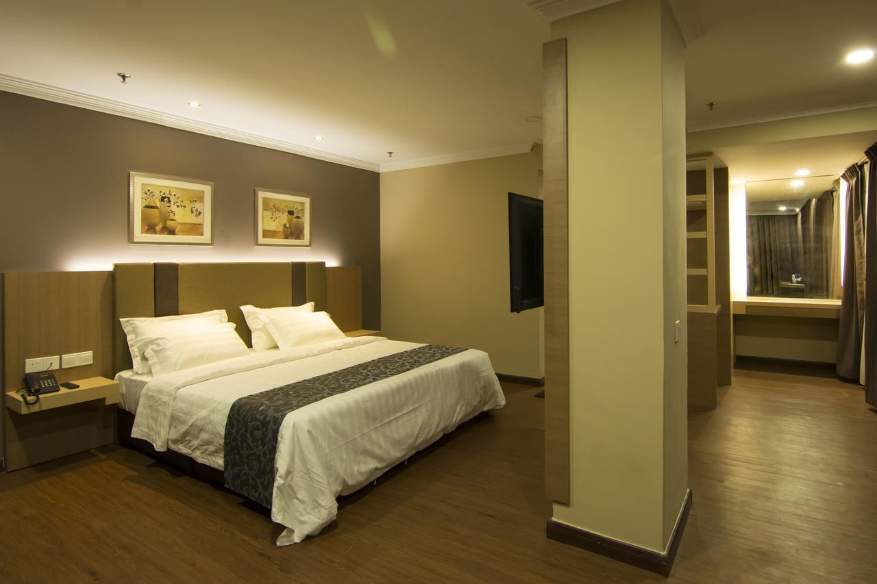 Hotel Anika Kluang Exteriör bild